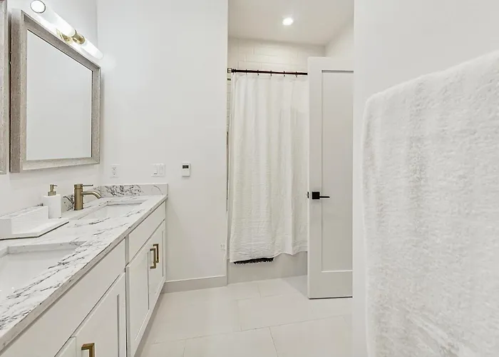 Luxurious Lincoln Park With Gourmet Kitchen Chicago