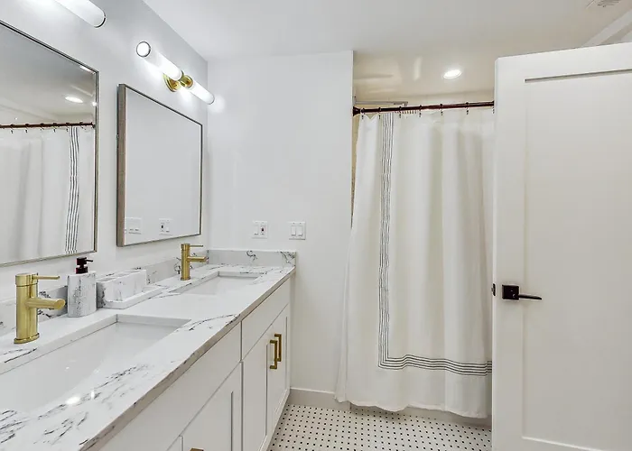 Luxurious Lincoln Park With Gourmet Kitchen Chicago
