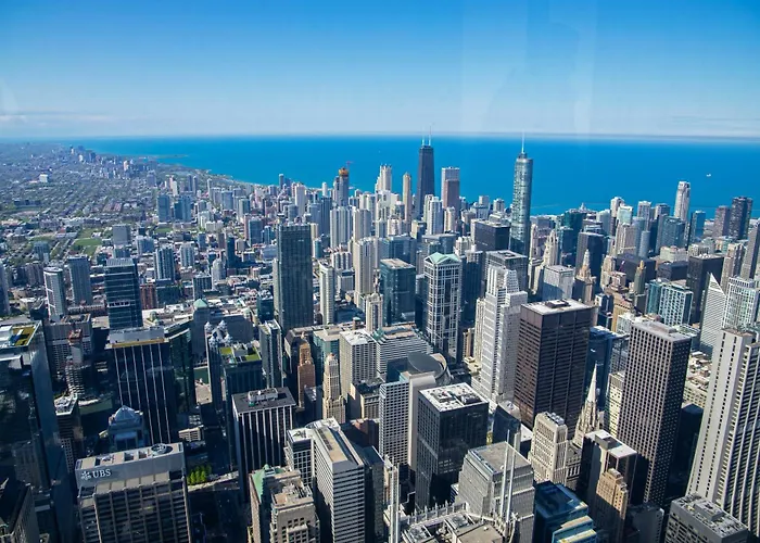 Luxurious Lincoln Park With Gourmet Kitchen *