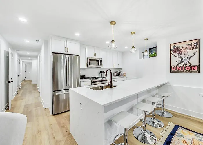 Luxurious Lincoln Park With Gourmet Kitchen